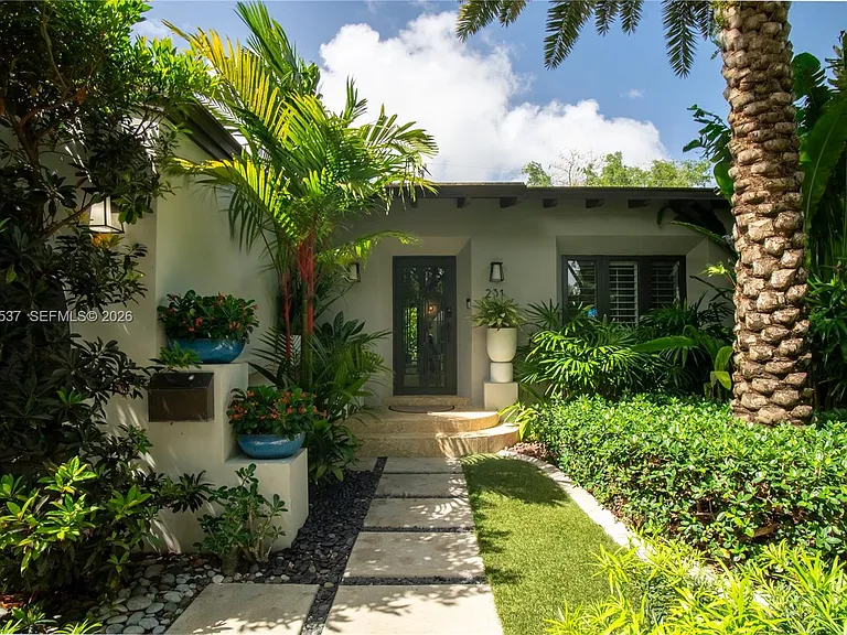 231 Fluvia Ave — Photo 2