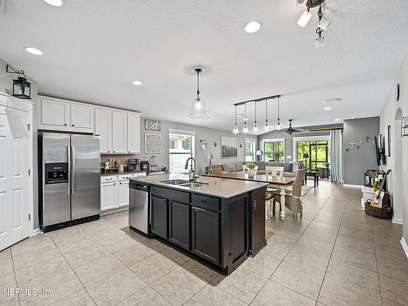 3rd image of 808 PORTO CRISTO Avenue