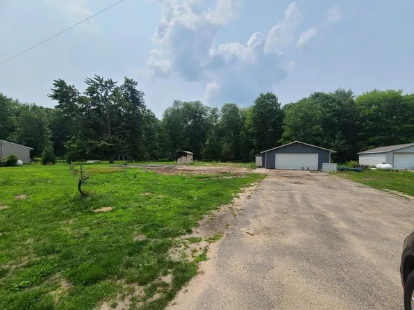 13875 Long Lake Dr, Sparta, MI 49345