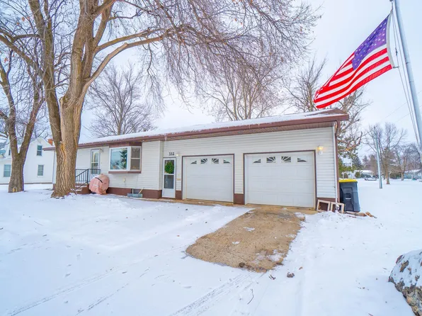 332 4th St NW, Perham, MN 56573