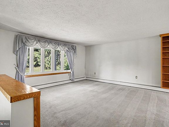 4th image of 2715 Reservoir Rd