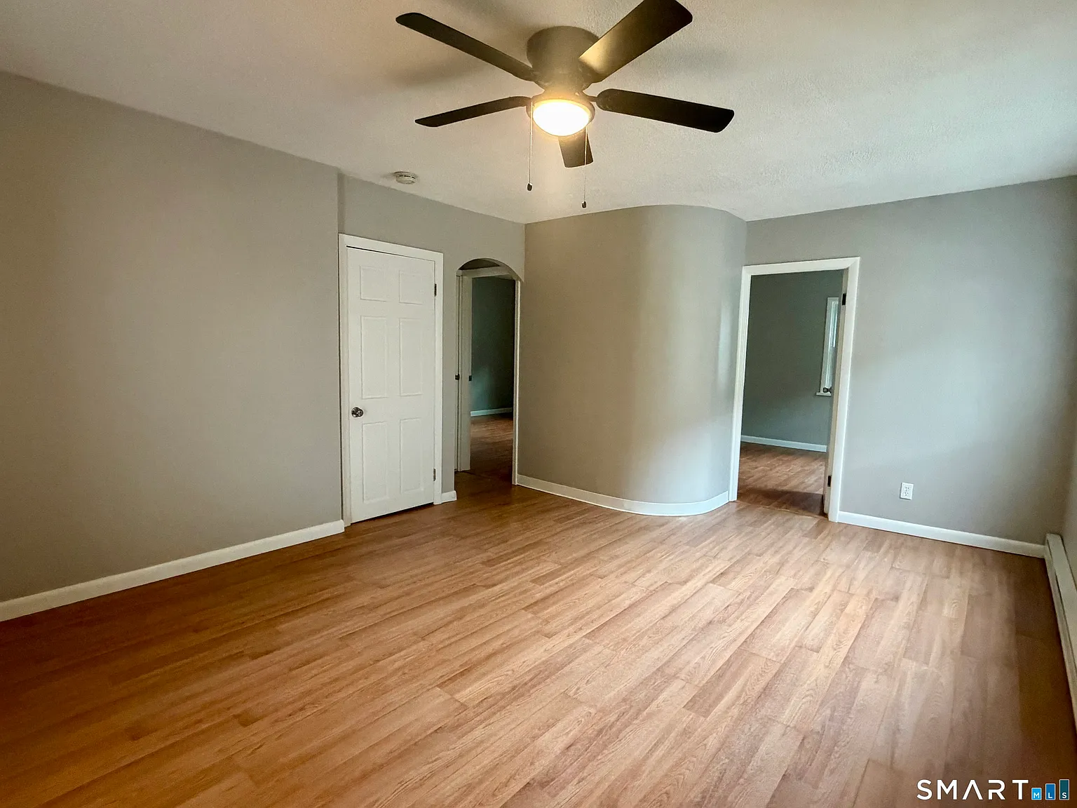 3 bed, 1.0 bath, 988 sqft, $2,000 — Photo 3