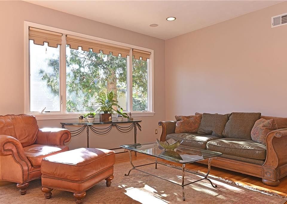1st image of 162 Pine Glen Dr #162