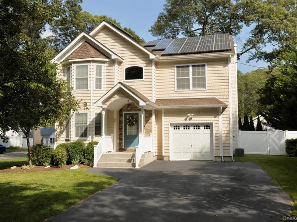 39 McGaw Avenue, Lake Grove, NY 11755