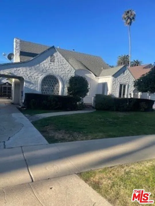 2311 Malcolm Ave