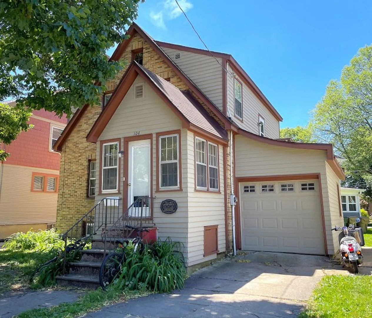 104 S. Randall Ave. (5 BR) - Tallard Apartments — Photo 1