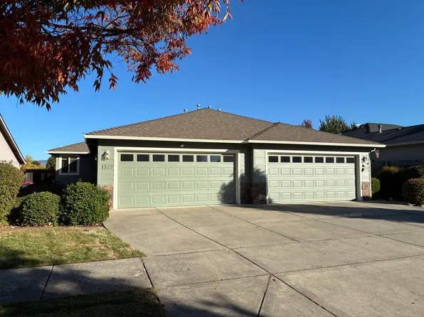 1327 Alex Way, Medford, OR 97501