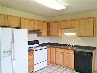 Clean, bright kitchen. Appliances stay.