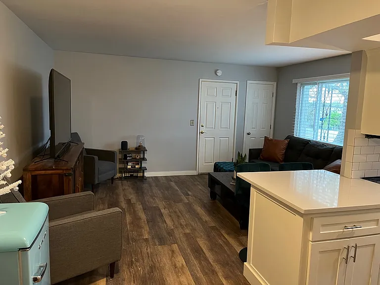 6027 Metcalf Ln #3A — Photo 2