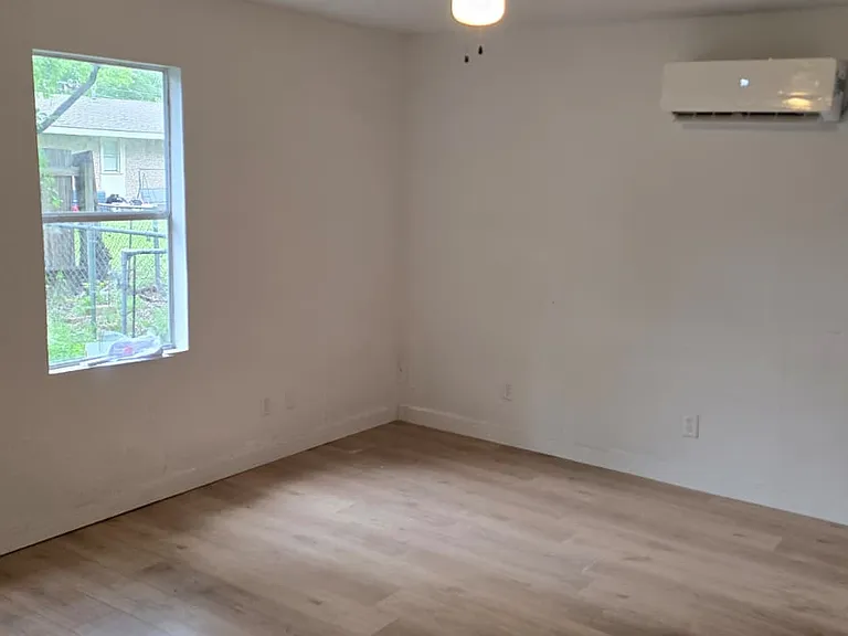 707 Raymond St — Photo 12