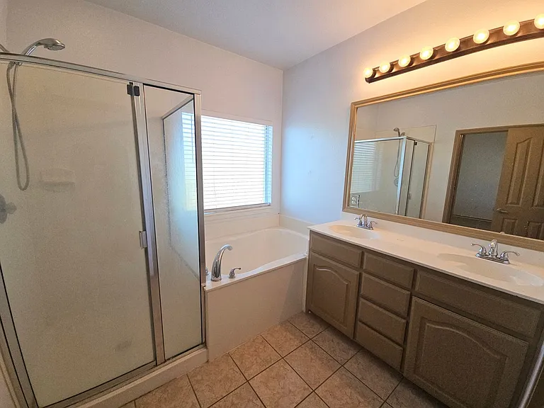 10945 Hawks Landing Rd — Photo 12