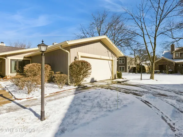 810 Maywood Ct #2B, Libertyville, IL 60048