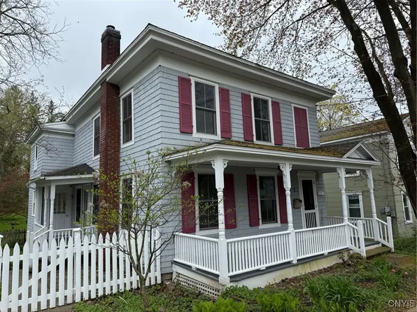 32 Burr St, Cazenovia, NY 13035