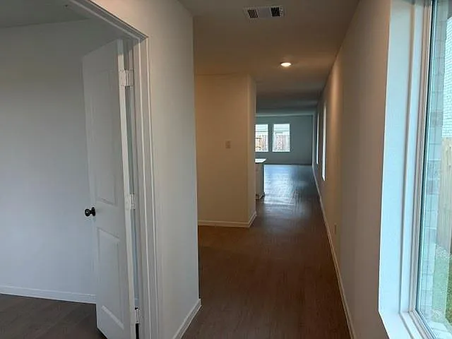 3 bed, 2.0 bath, 1876 sqft, $2,075 — Photo 4