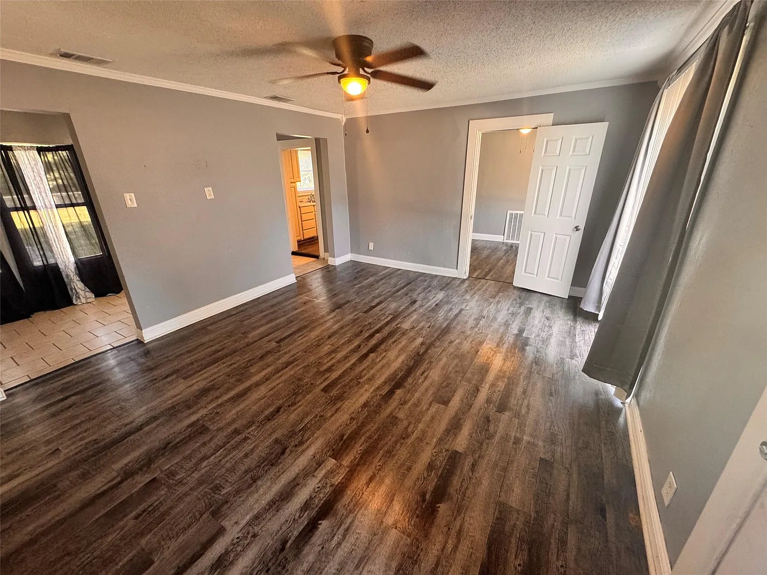3 bed, 1082 sqft, $1,750 — Photo 3