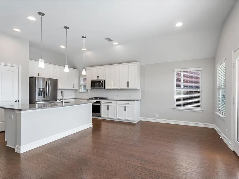 2904 Redbud Ln — Photo 11