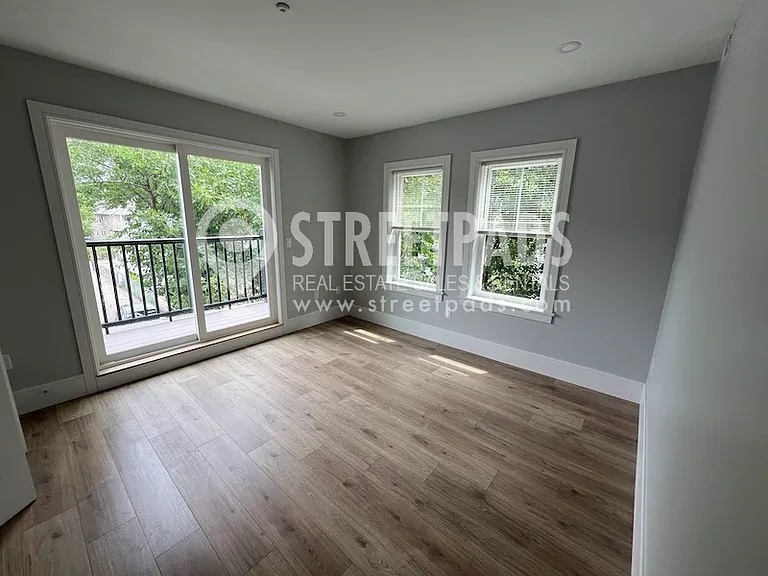 11 Holton St — Photo 11