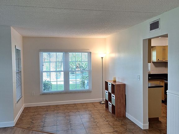 3rd image of 210 N Bayshore Blvd APT 102