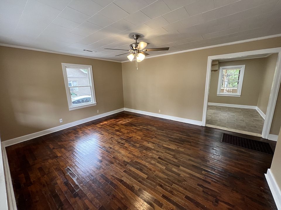 Livingroom from front door