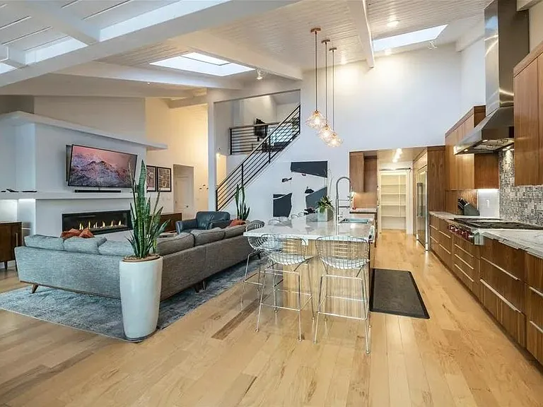 2660 E Parleys Way — Photo 12