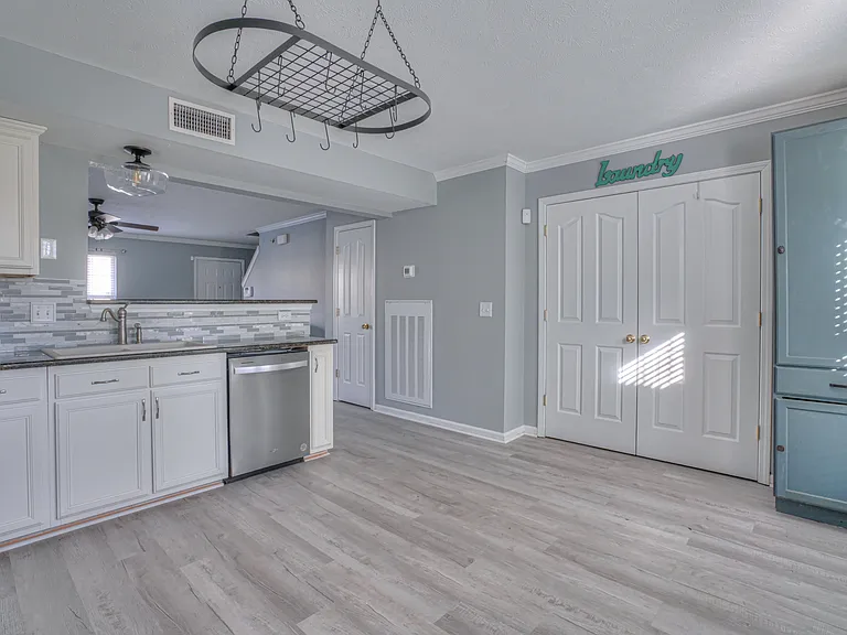 341 Shoshone Pl — Photo 4