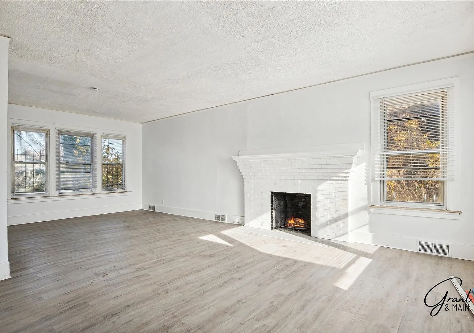 4 Bedroom newly renovated $1475 — Photo 4