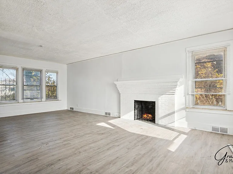 64 Glendale St — Photo 4