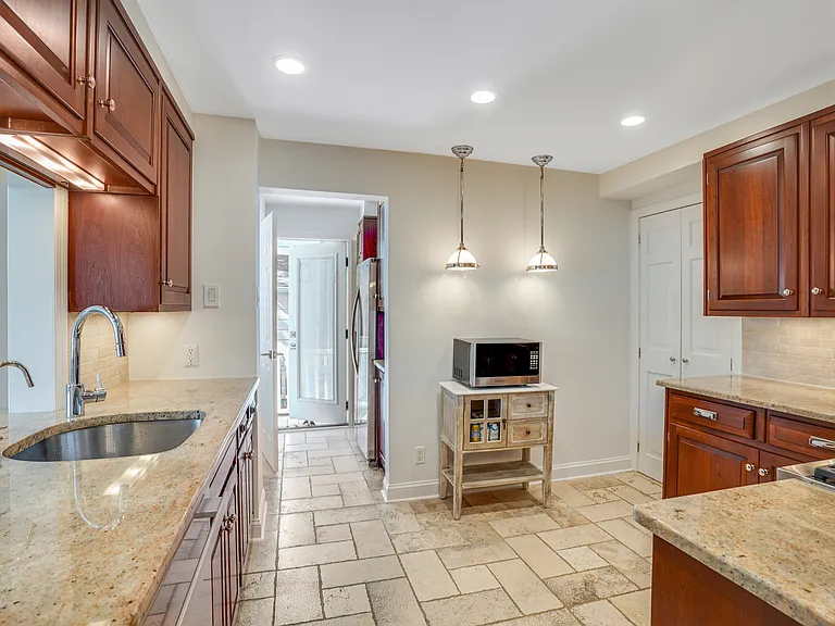 256 Woodland Ave — Photo 12