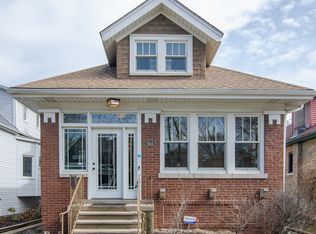 944 S Kenilworth Ave, Oak Park, IL 60304
