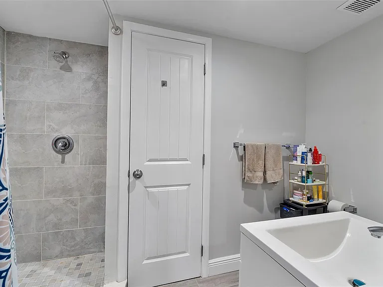 342 SW 22nd St — Photo 13