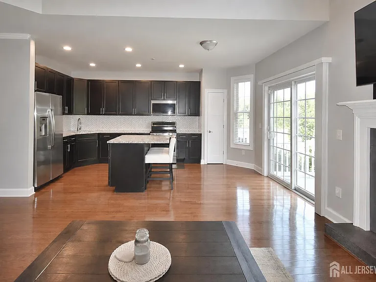 61 McCormick Ave S — Photo 10