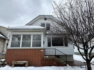 2460 S 20th St, Milwaukee, WI 53215