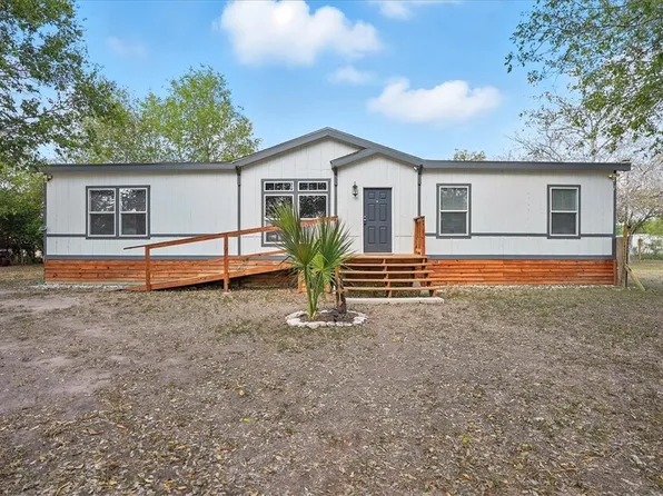 1004 Catholic Cemetery Rd, George West, TX 78022