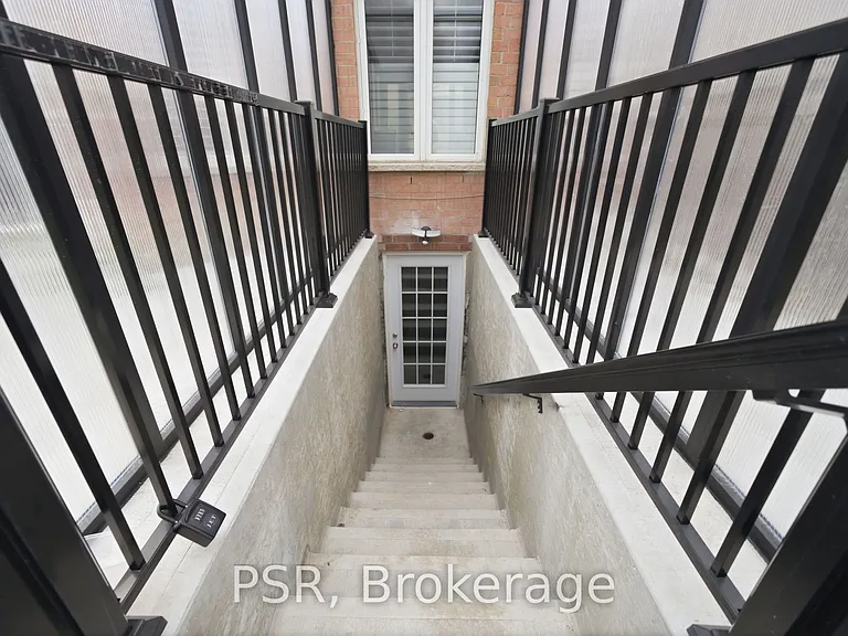 426 Arrowsmith Dr #LOWER — Photo 3