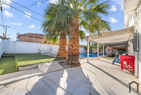 2419 Vegas Valley Dr — Photo 41