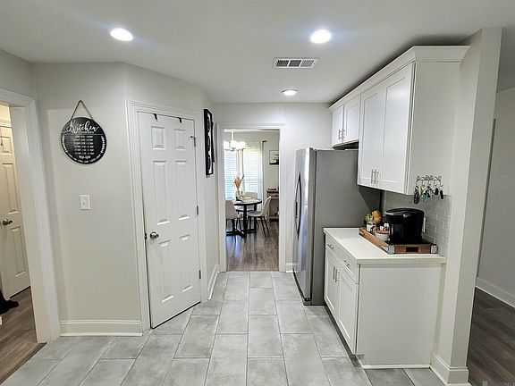 5th image of 23685 Sweetbriar Ct