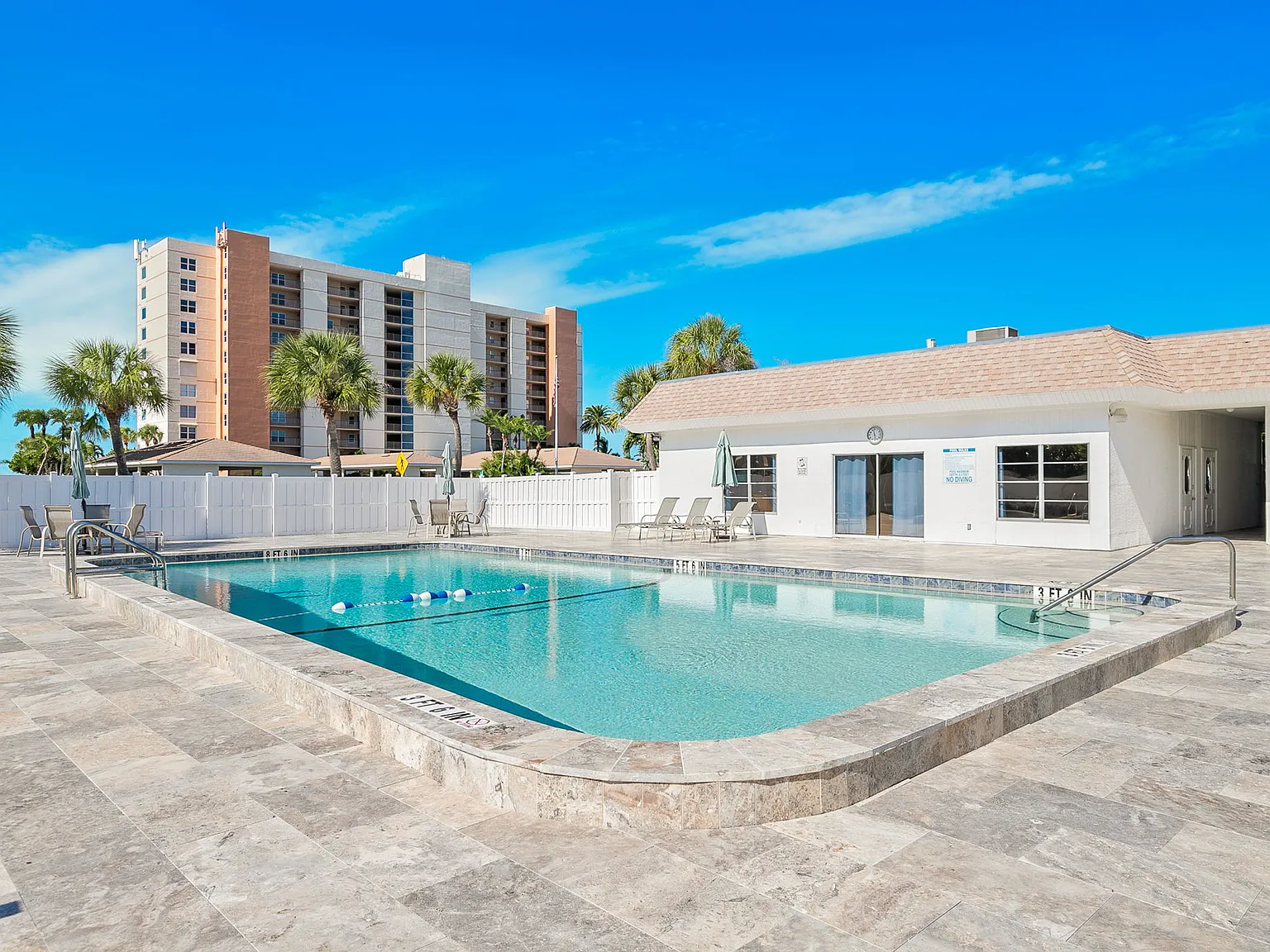 2 bed, 1.5 bath, 1008 sqft, $2,800 — Photo 3