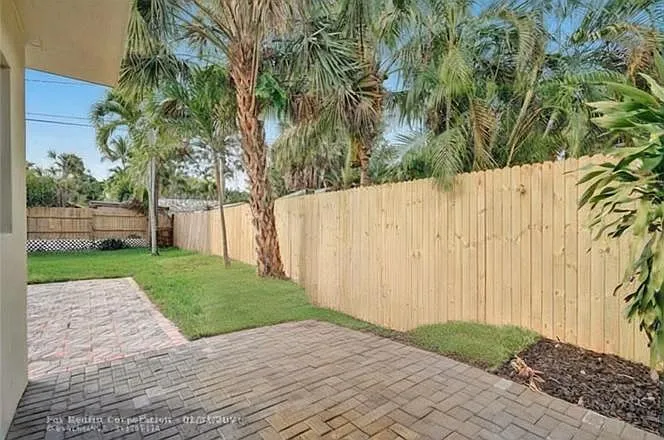 819 SW 10th Ter — Photo 8