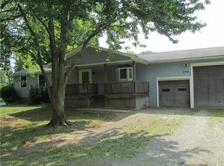 6796 Hatter Rd, Newfane, NY 14108
