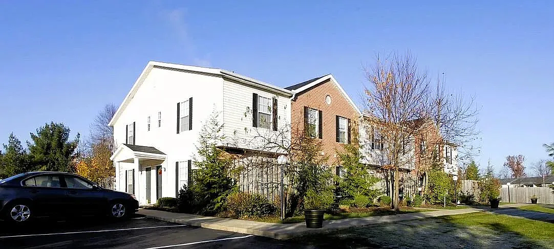 2 bed, 1.5 bath, 1100 sqft, $1,295 — Photo 1