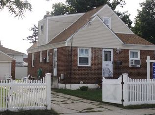 20 Green Ave, Hempstead, NY 11550