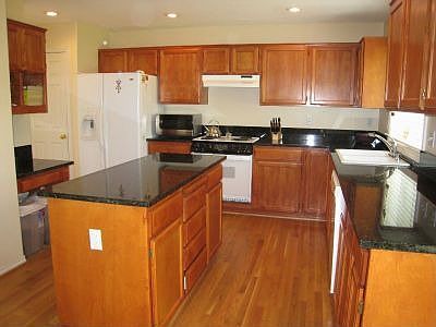 Kitchen w/Slab Granite