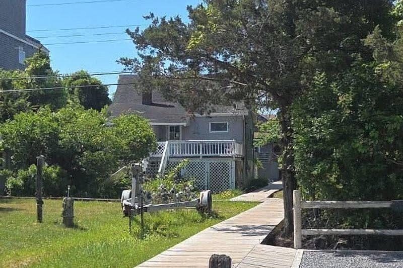 2nd image of 54 Oak Beach Ave