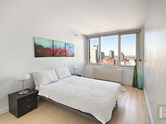 4th image of 322 W 57th St APT 27U1
