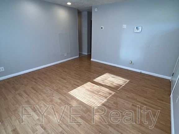 3rd image of 1227 Brentnell Ave