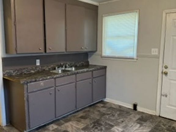 4th image of 501 Franklin St
