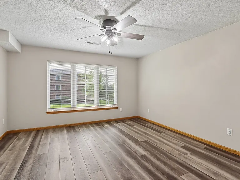 1551 Ranier Dr — Photo 11