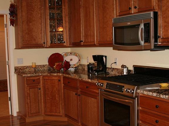 3rd image of 1218 Emerald Dr