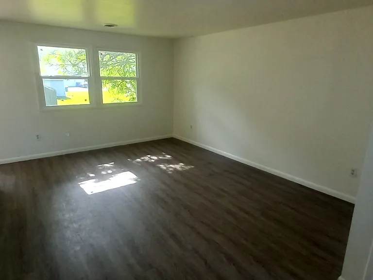 24998 Cooper Ave — Photo 6