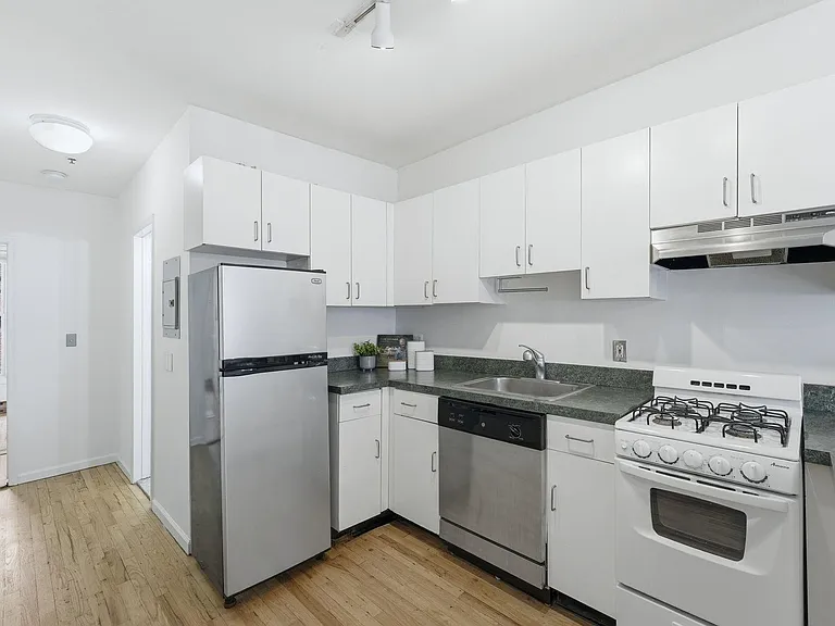 509 Monroe St #3L — Photo 6